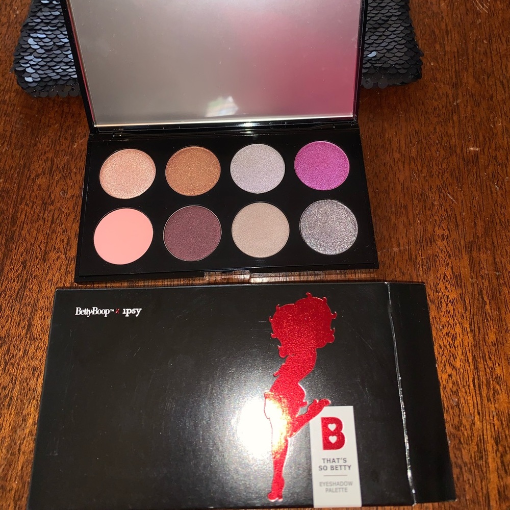 Ipsy X Betty Boop pallet and matching makeup bag